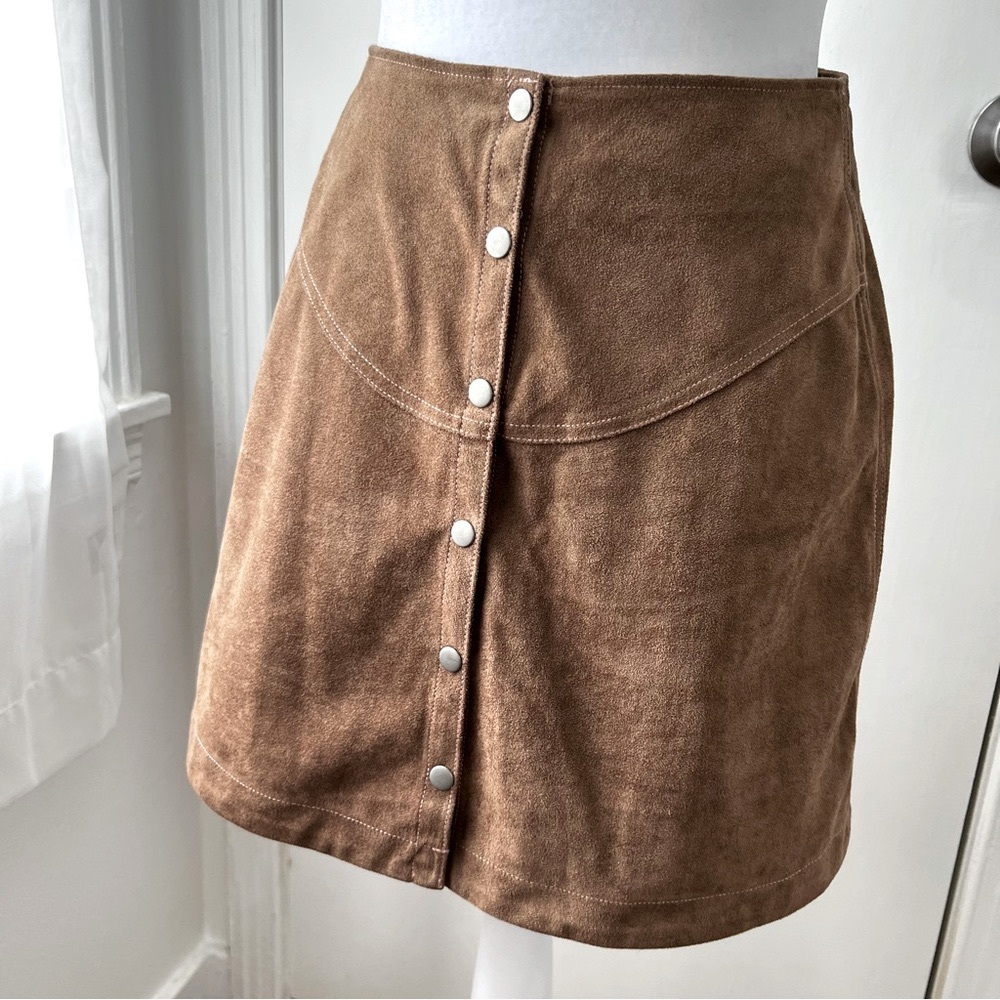 Brown buttoned vegan suede mini skirt